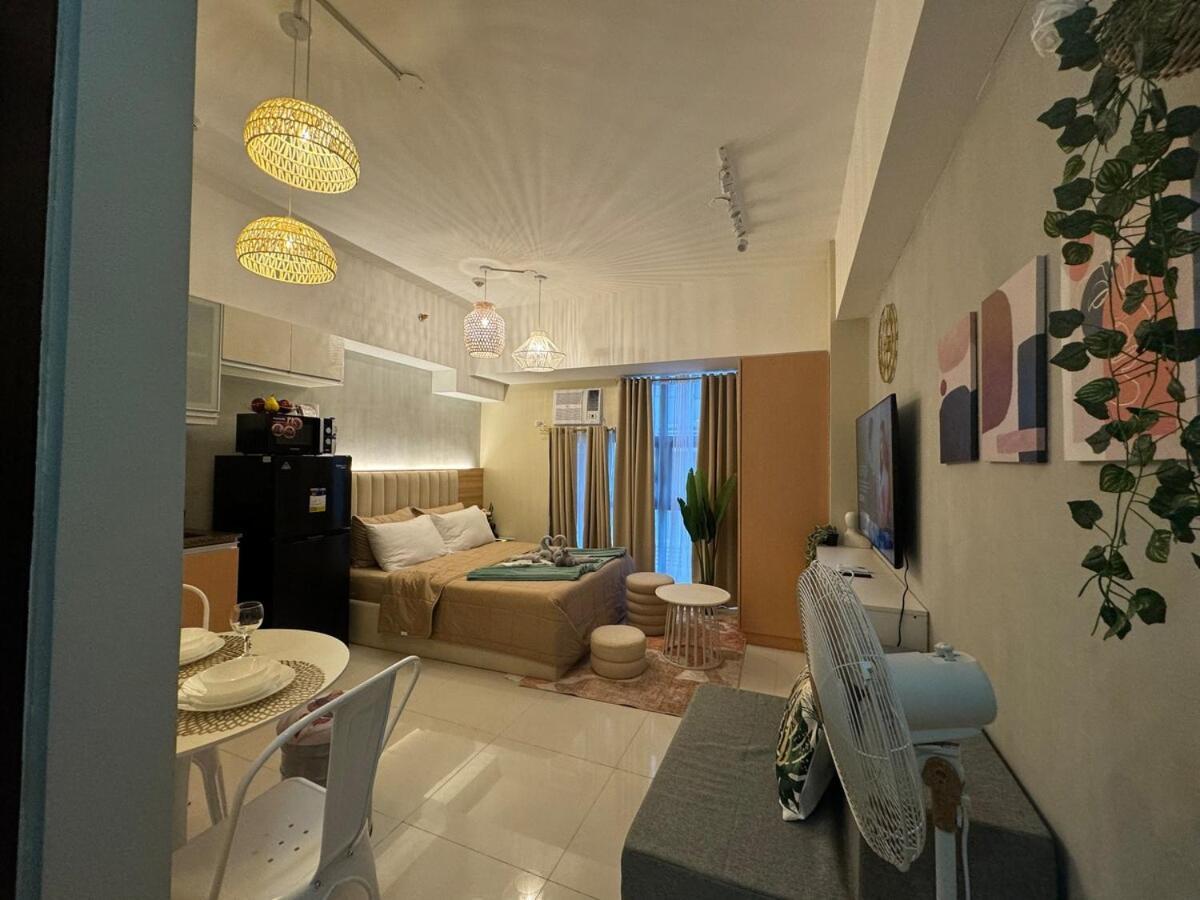 Apartment Staycation Near Venice Mall Mckinley Taguig *