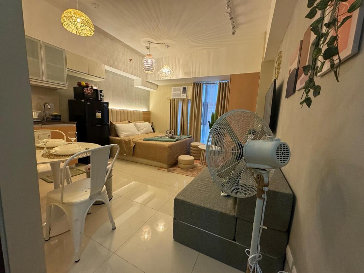 Apartment Staycation Near Venice Mall Mckinley Taguig Manila