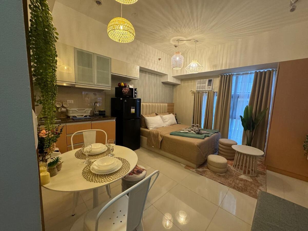 Apartment Staycation Near Venice Mall Mckinley Taguig