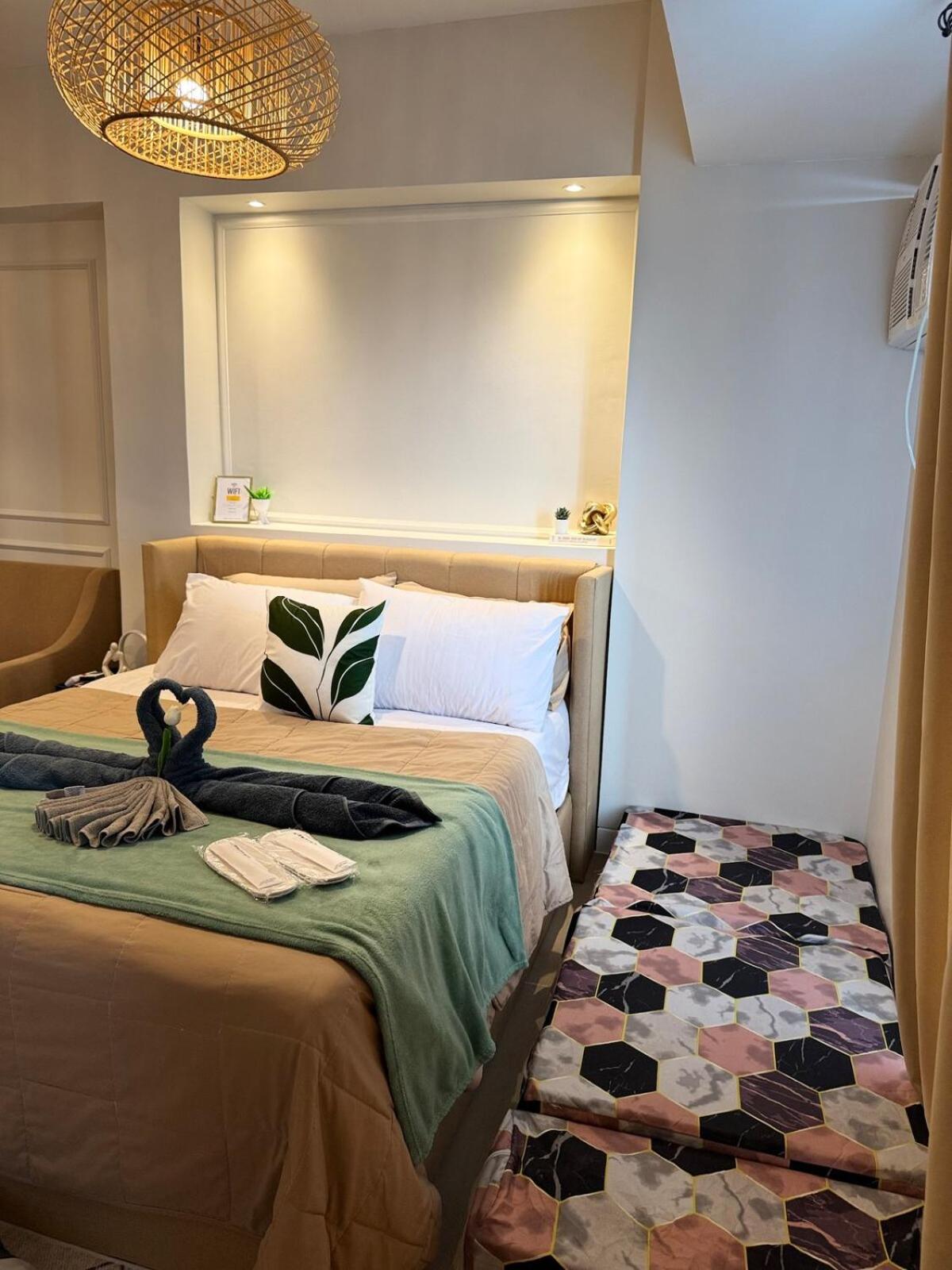 Cozy Staycation Venice With Balcony Mckinley Near Bgc * Manila
