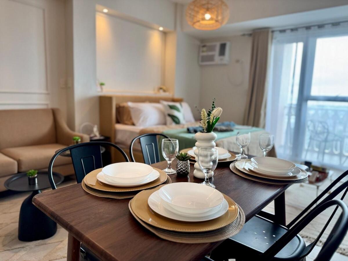 Cozy Staycation Venice With Balcony Mckinley Near Bgc Apartment Manila