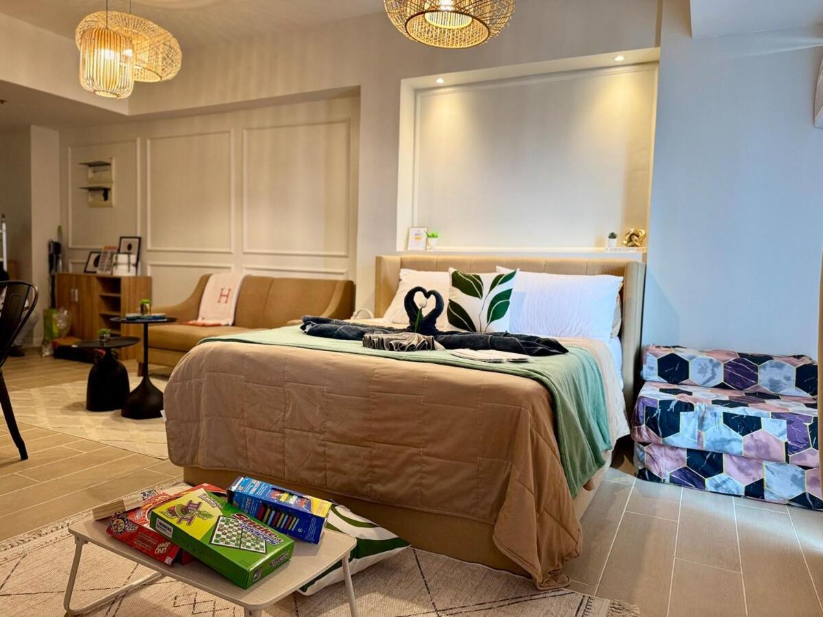 Apartment Cozy Staycation Venice With Balcony Mckinley Near Bgc
