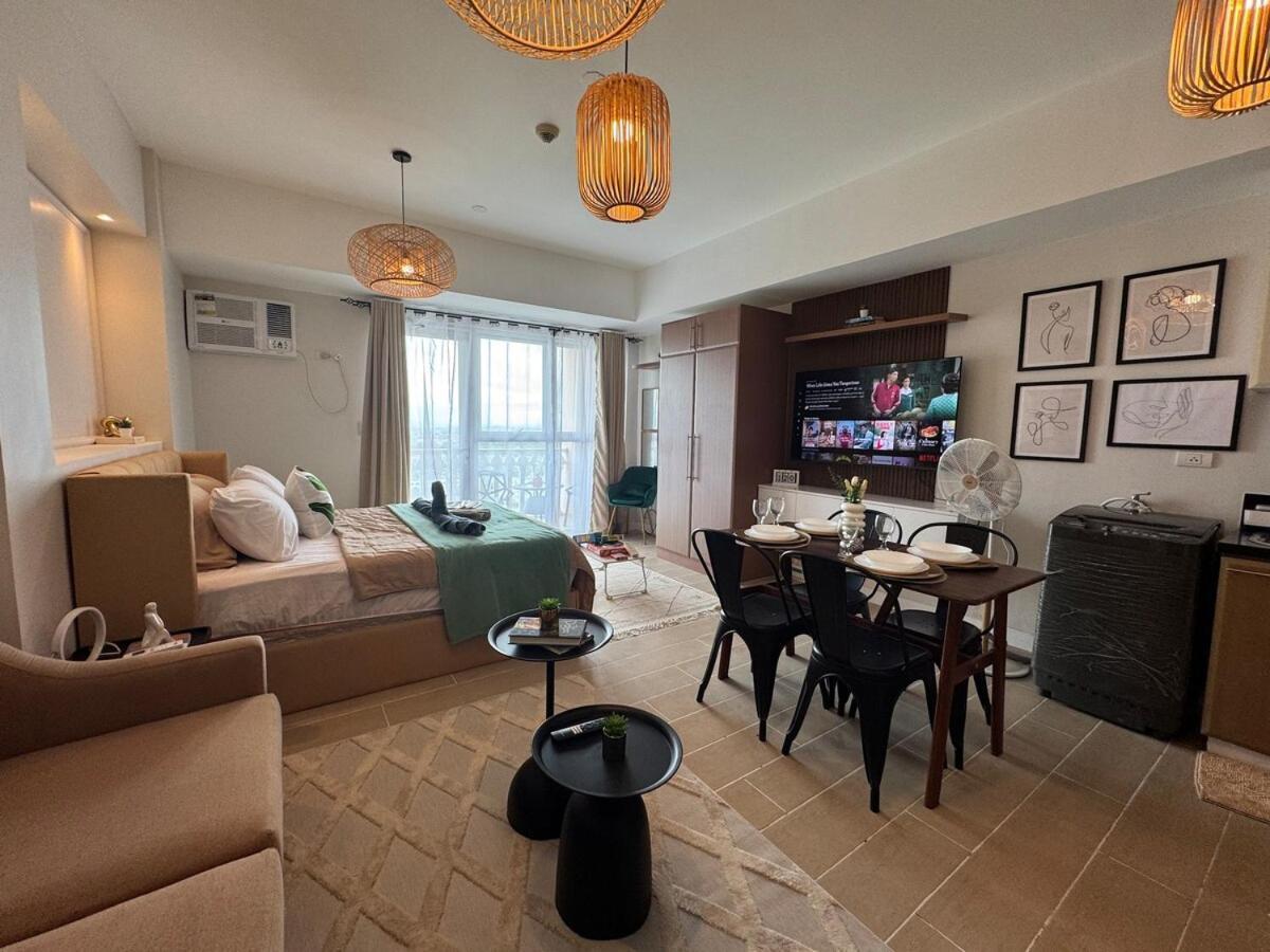 Apartment Cozy Staycation Venice With Balcony Mckinley Near Bgc Manila