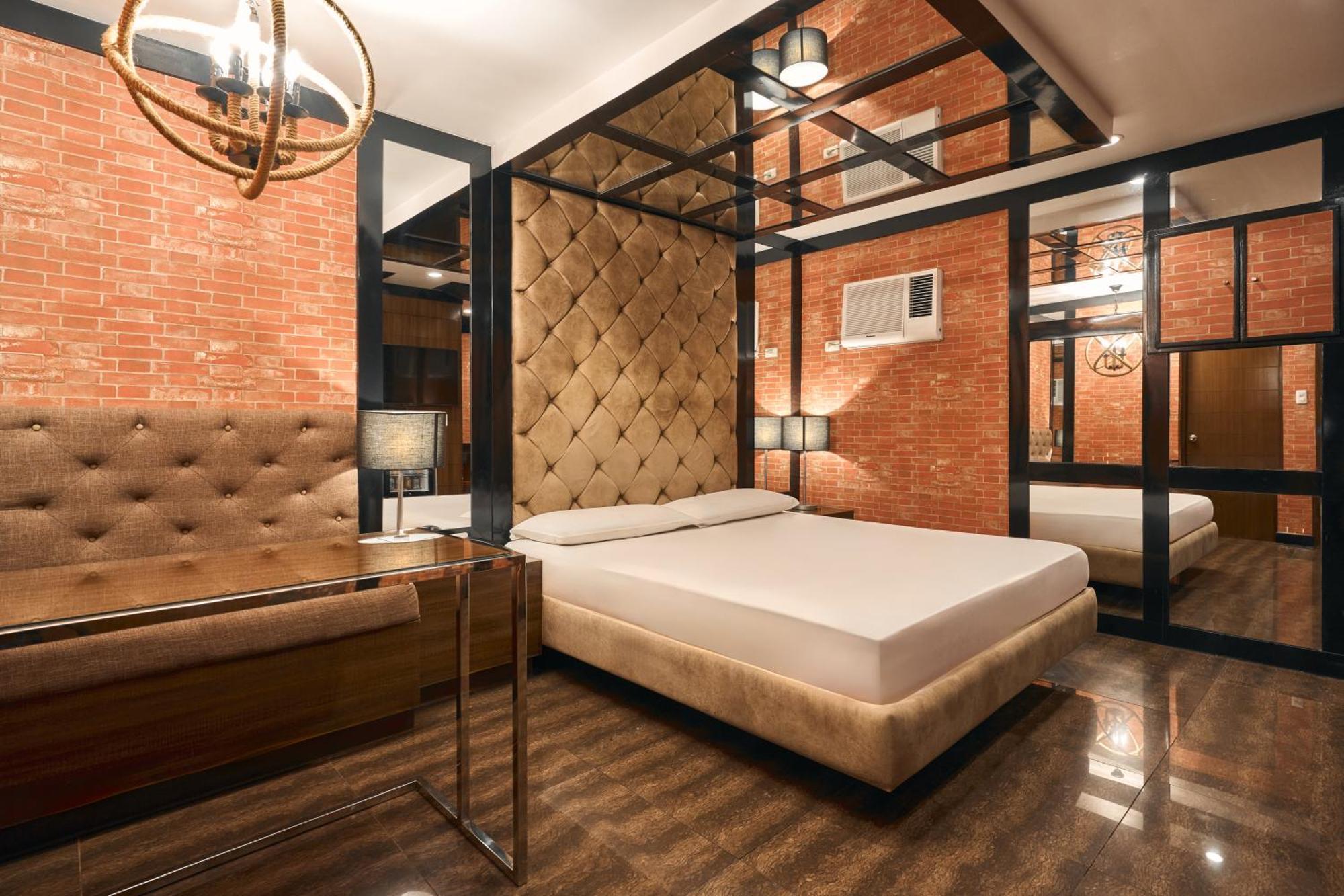 Hotel Victoria Court Pinas 3*