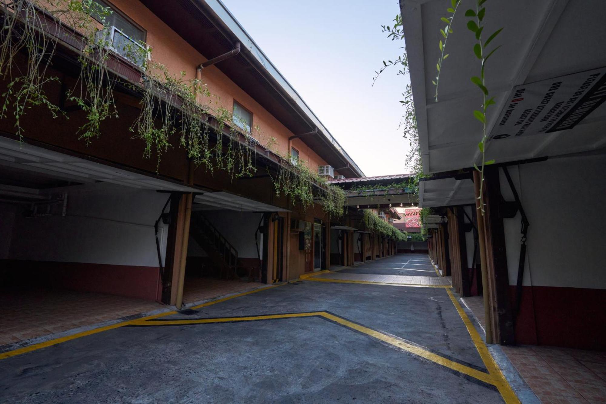 Victoria Court Pinas