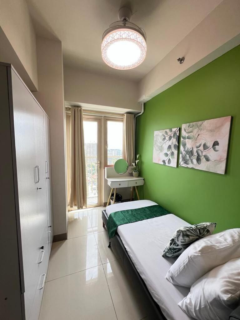 2br Solana 4 At Coast Residences Apartment *
