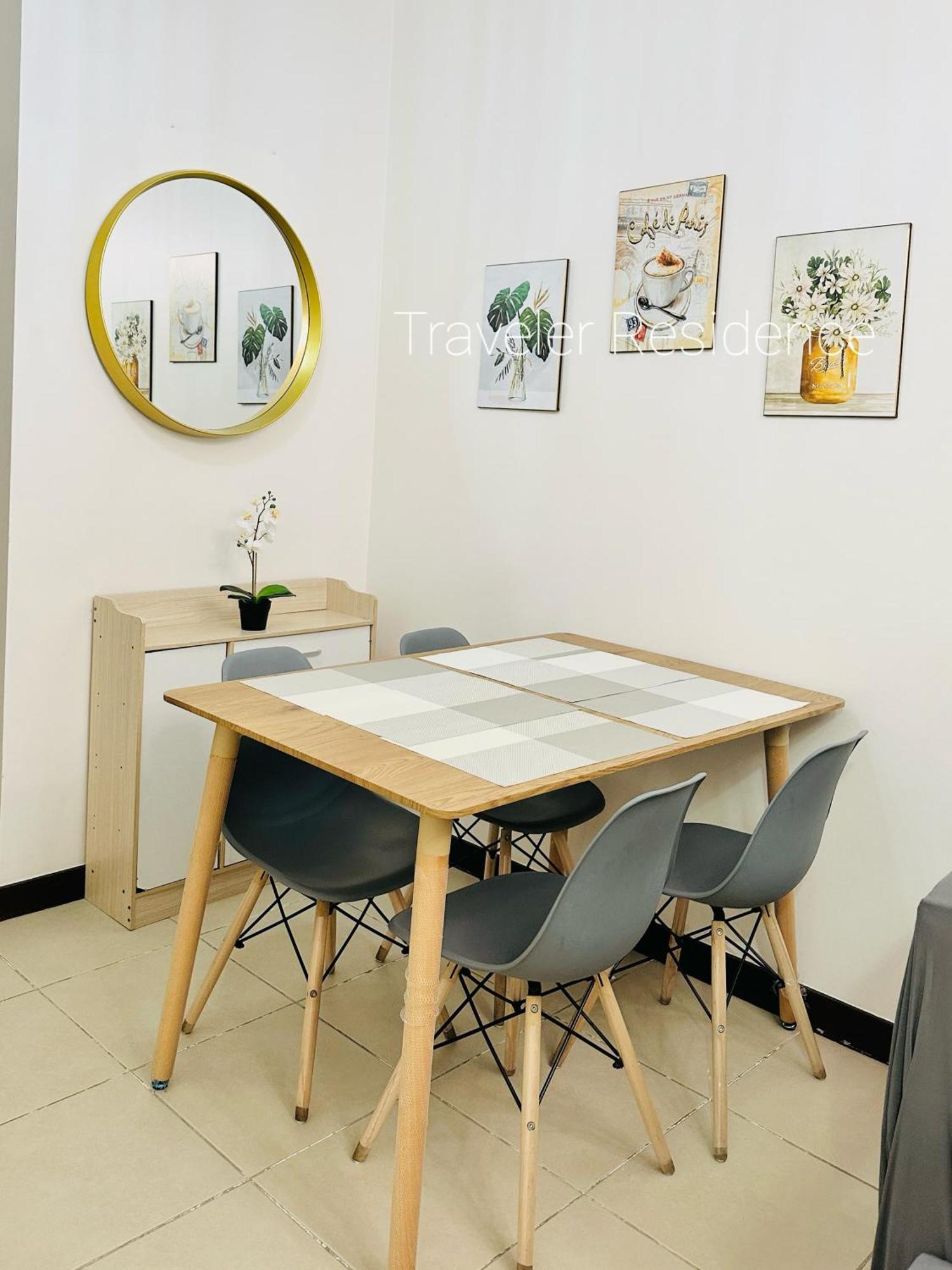 Traveler By Celandine Apartment
