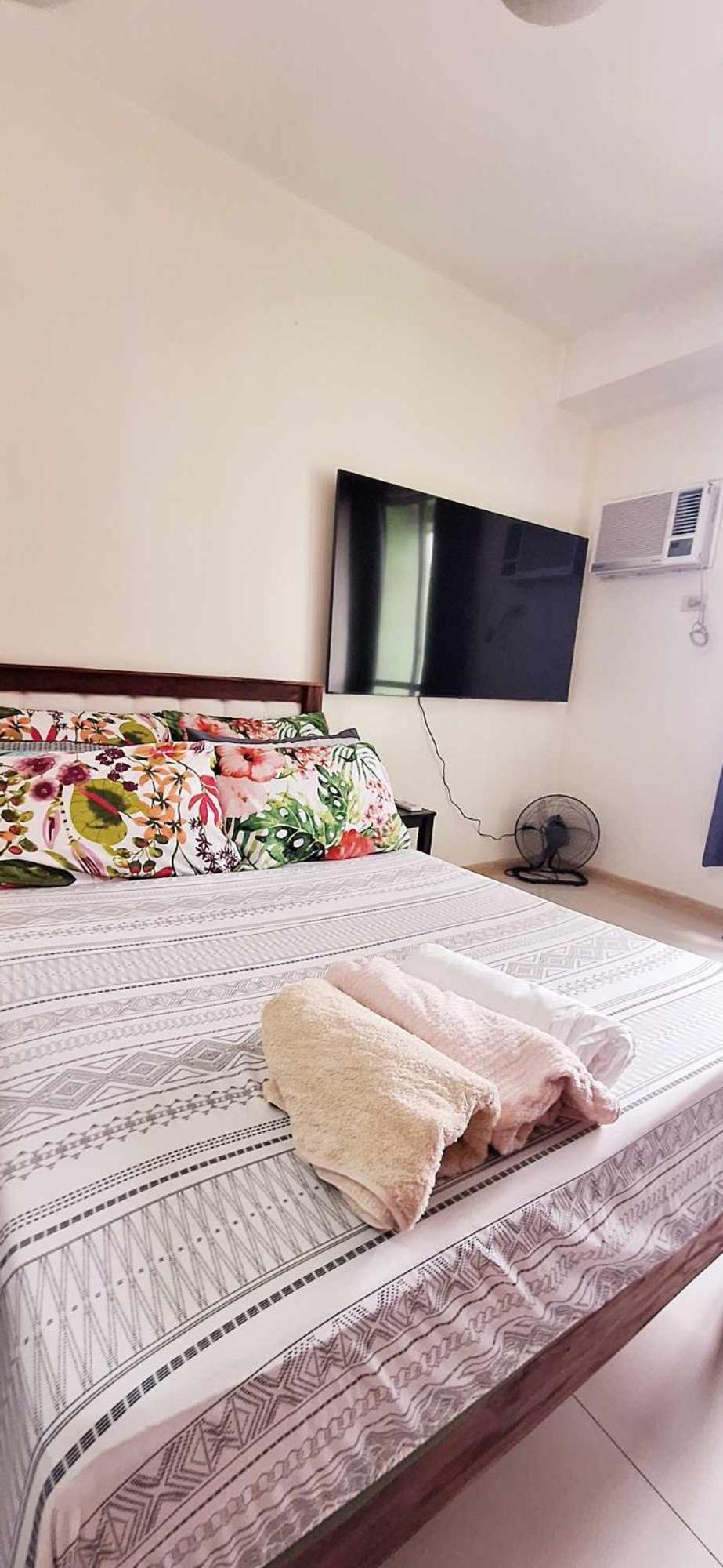 Studio 203 T2 Sunshine100 Wifi 65Inchestv Poolaccess Billiard Apartment Manila