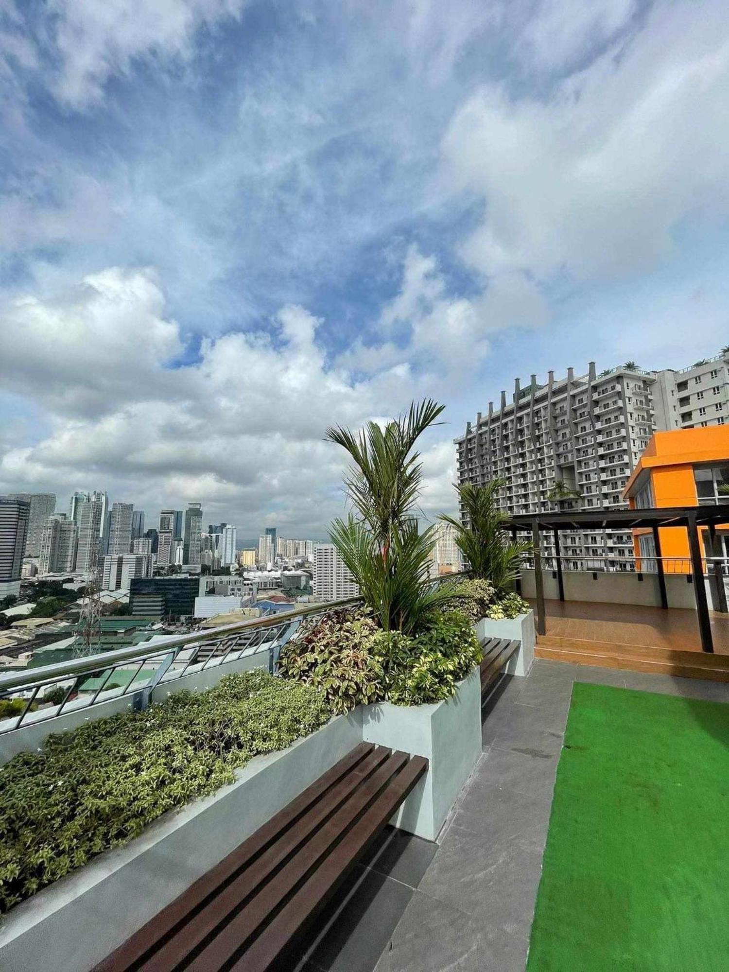 Studio 203 T2 Sunshine100 Wifi 65Inchestv Poolaccess Billiard Apartment Manila