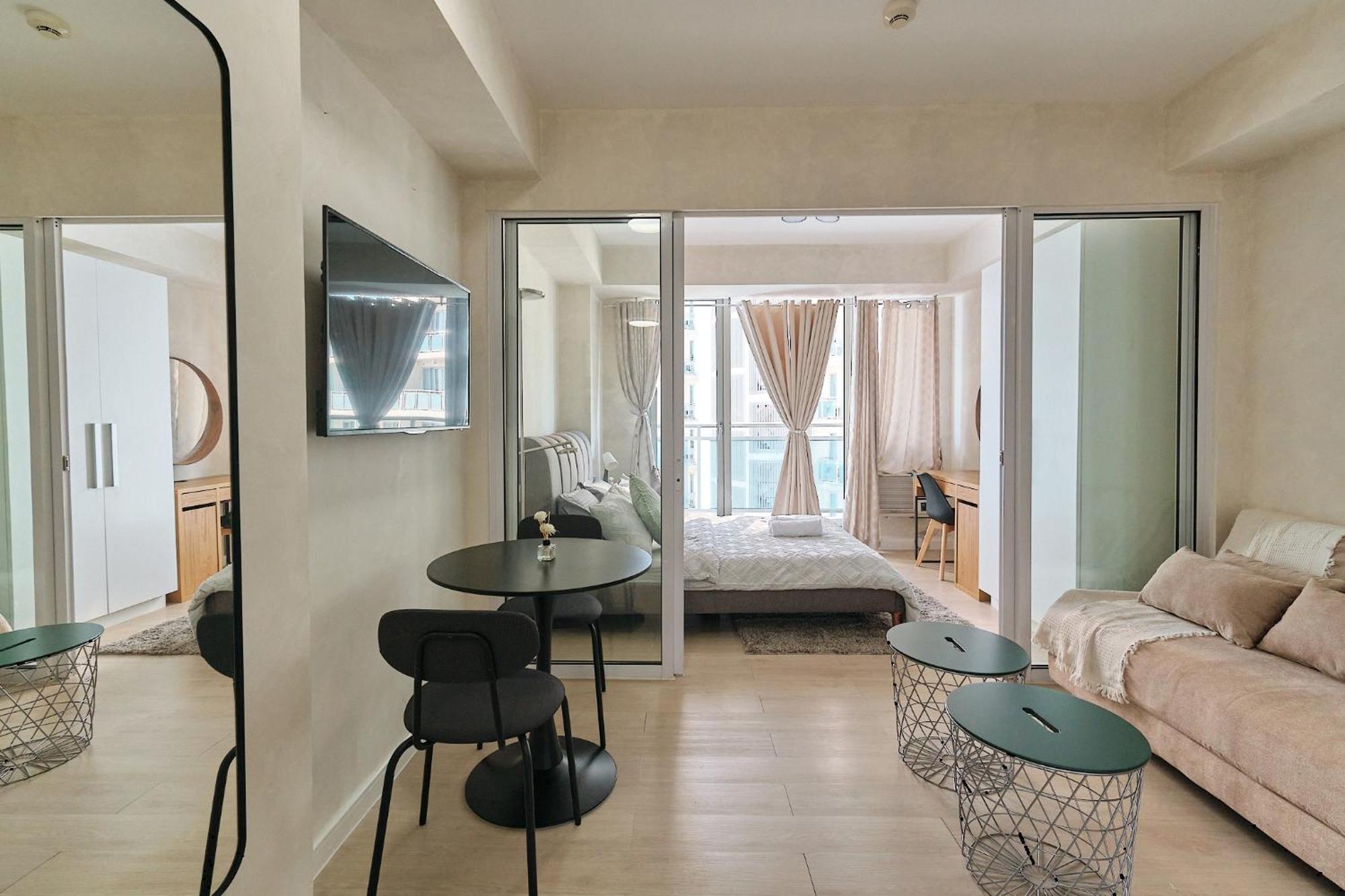 Bahamas Tower Azure Urban Residences By Nestled Nook Apartment