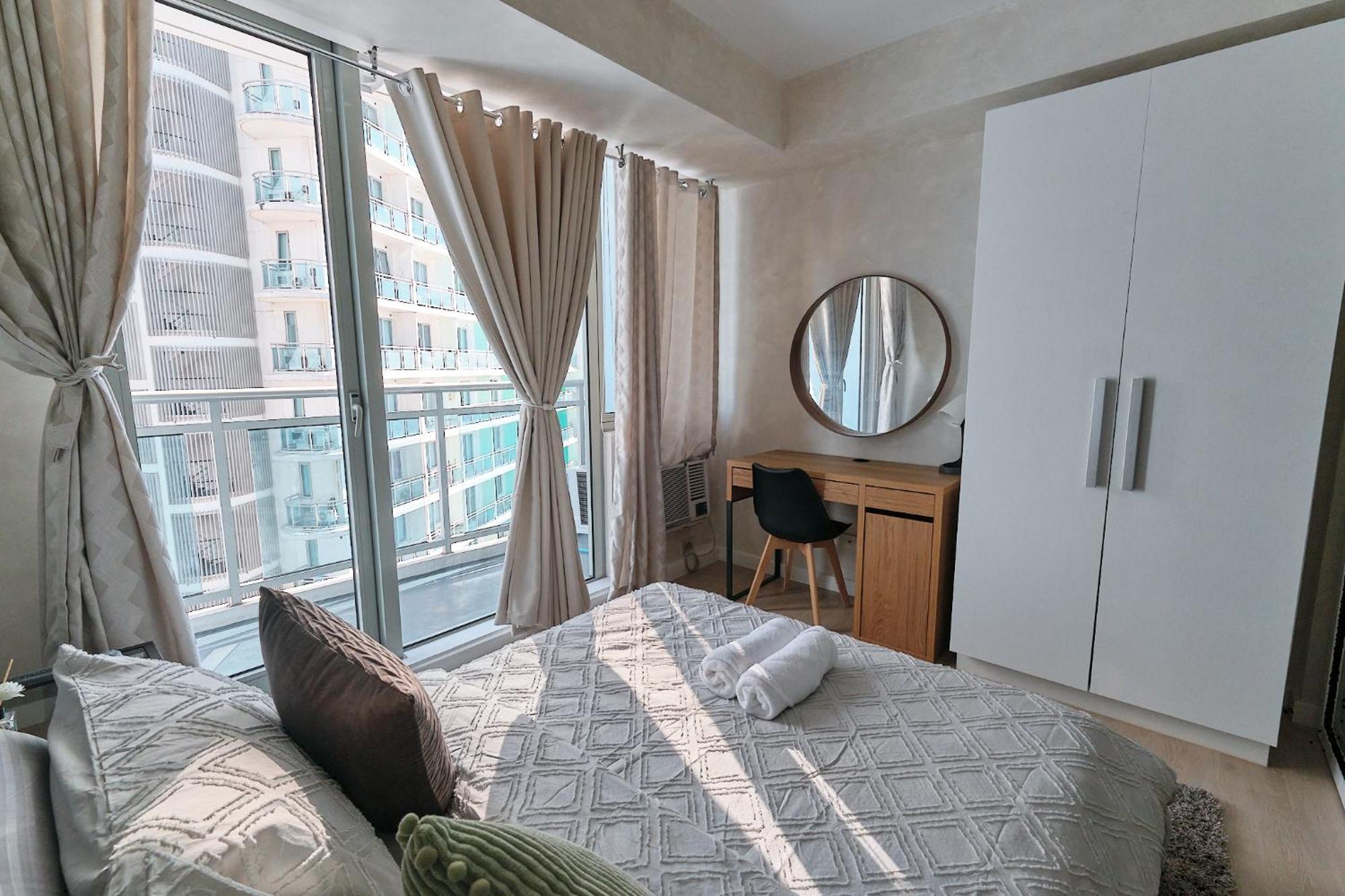 Bahamas Tower Azure Urban Residences By Nestled Nook Apartment
