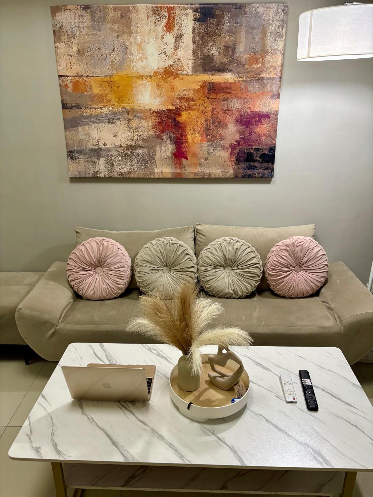 Apartment Comfy Cozy Staycation Manila