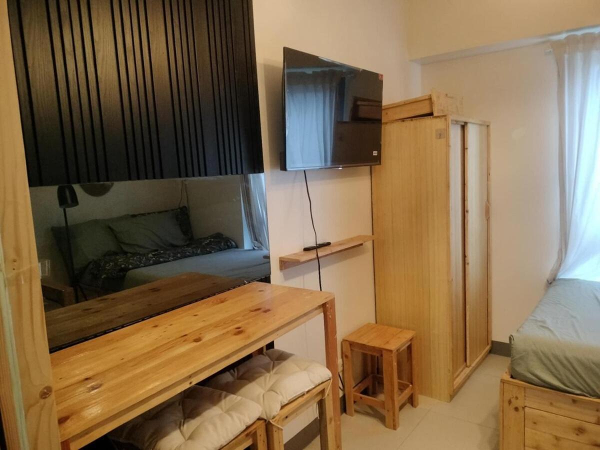 Cozy Wooden Design Unit At 7 Edsa *