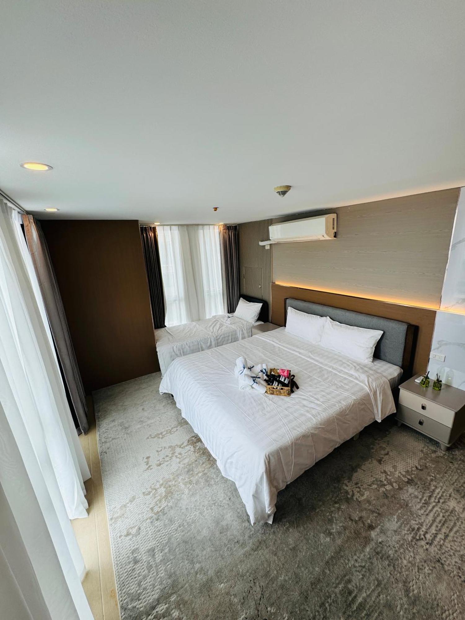 Apartment Venetian Panorama Bgc Venice Grand Canal Ment, 4 Bedrooms, For 10 Guests Manila