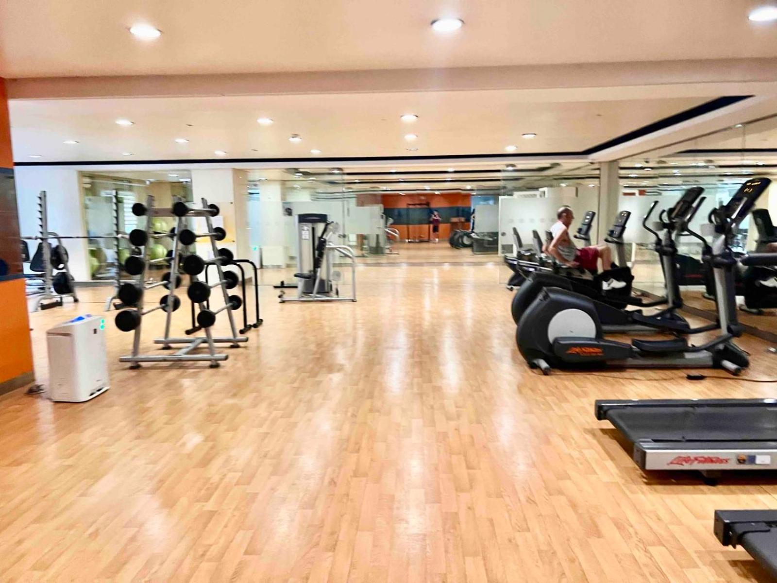 Hotel Bgc Mckinley Center