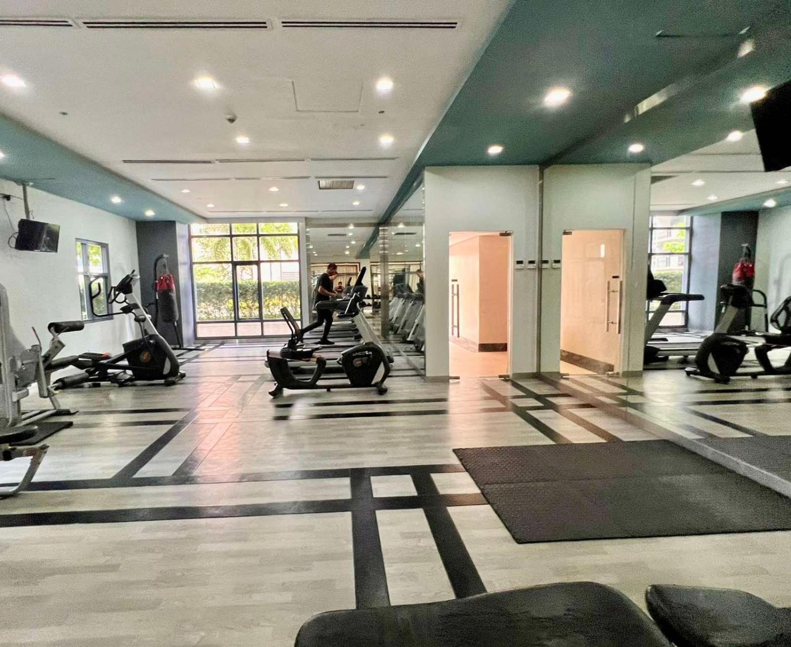 Hotel Bgc Mckinley Center *