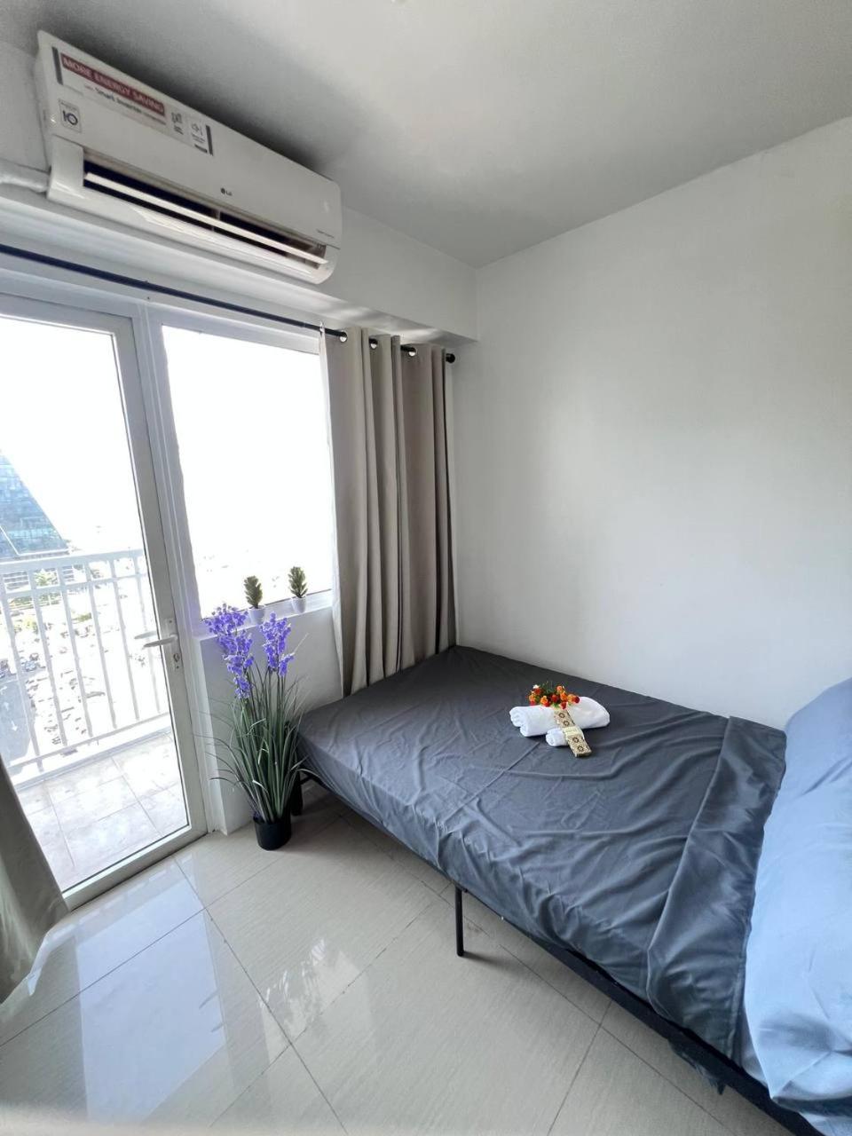 Unistay Shore Res With Bal Bay View Nr Moa * Manila