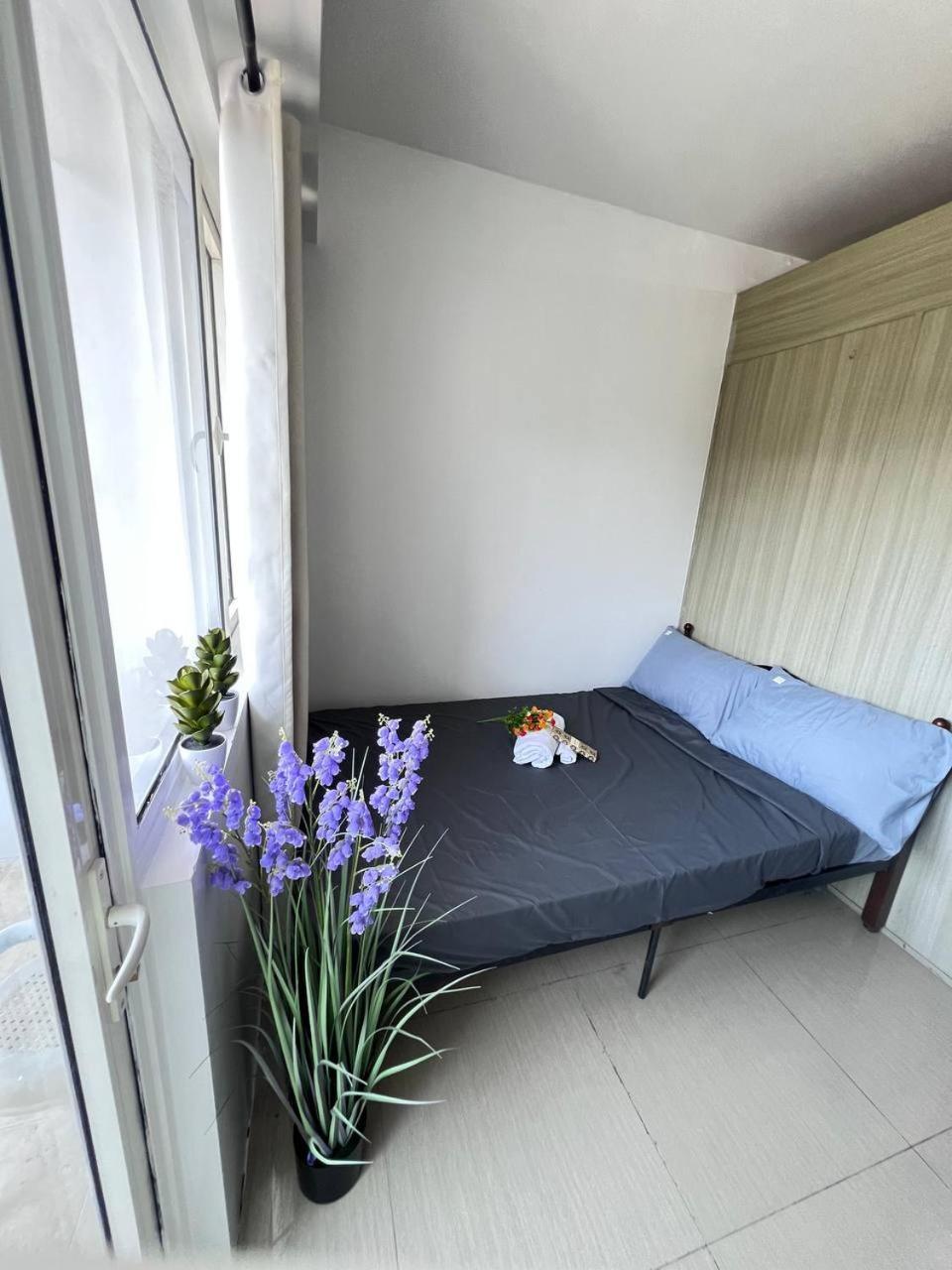 Unistay Shore Res With Bal Bay View Nr Moa Manila