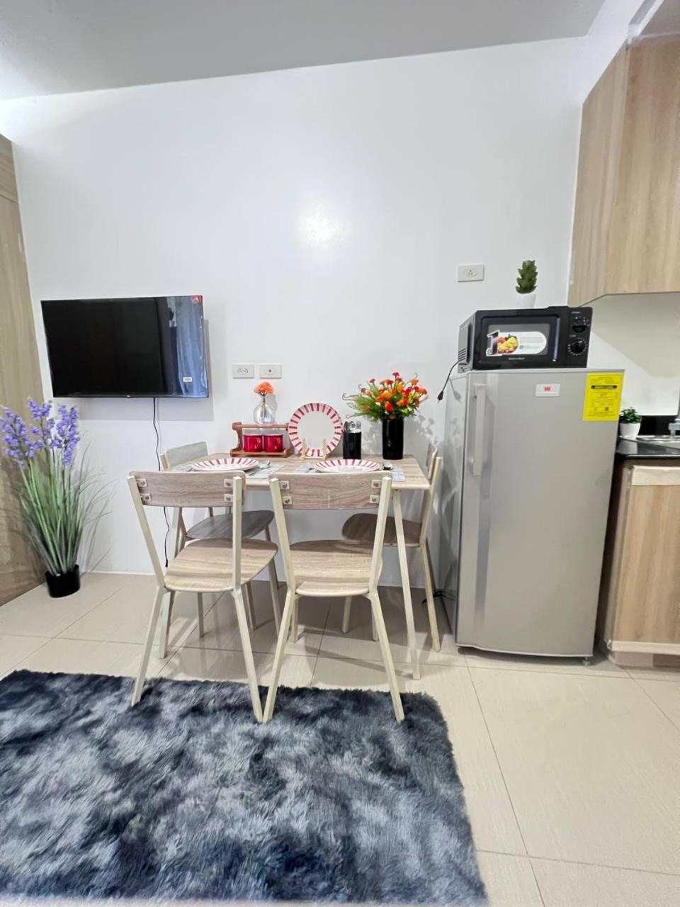 Apartment Unistay Shore Res With Bal Bay View Nr Moa Manila