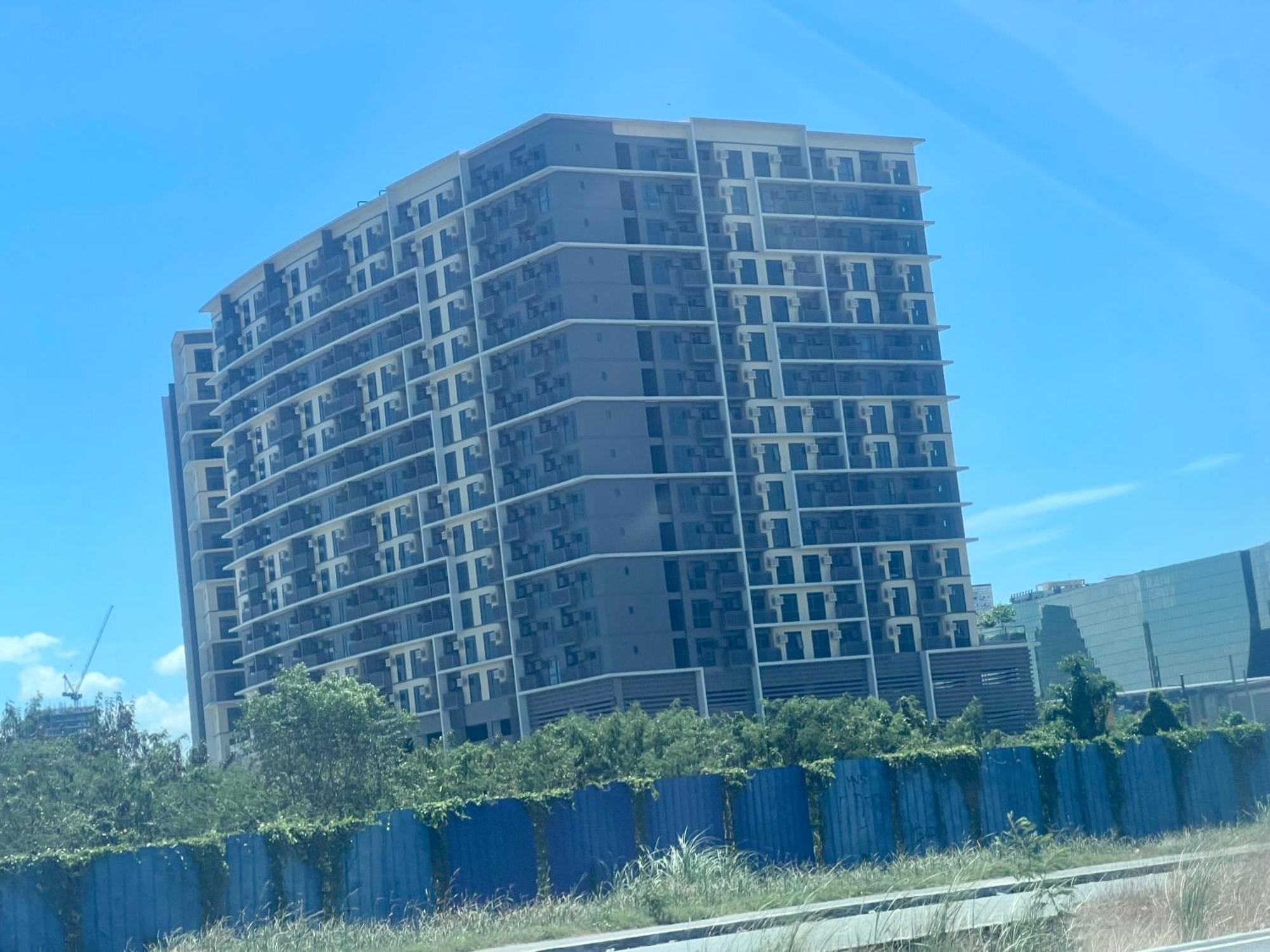 1 Bedroom Executive Gentry Manor By Jms
