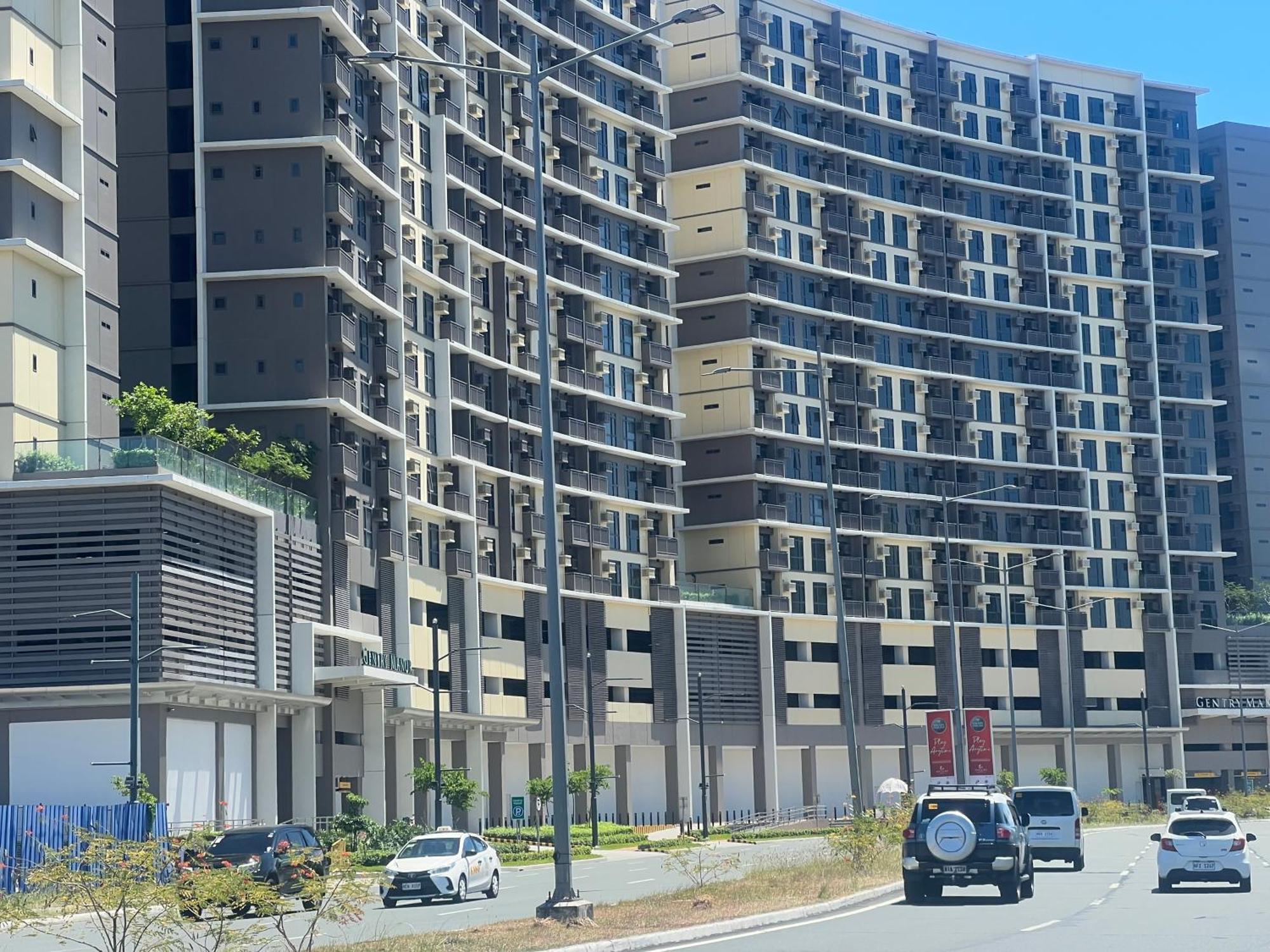 1 Bedroom Executive Gentry Manor By Jms