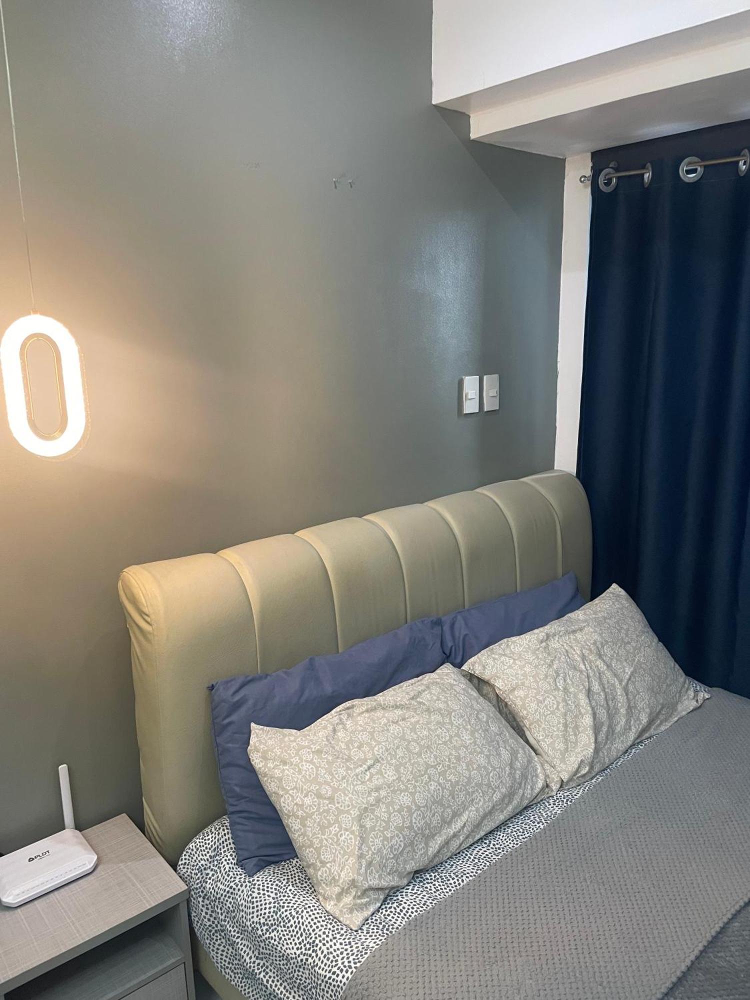 For 4 With Netflix, 55in Tv, 200mbs Net, In Heart Of Makati Manila