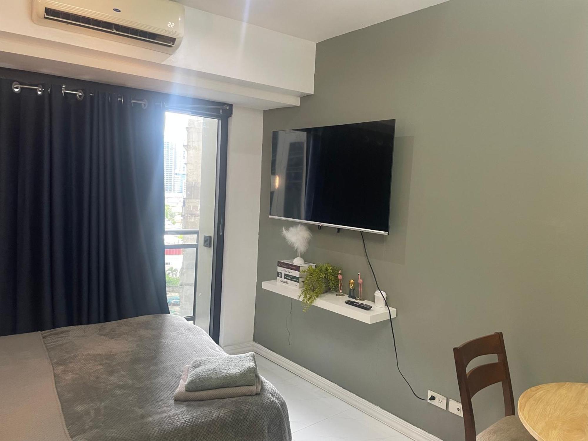 For 4 With Netflix, 55in Tv, 200mbs Net, In Heart Of Makati Manila