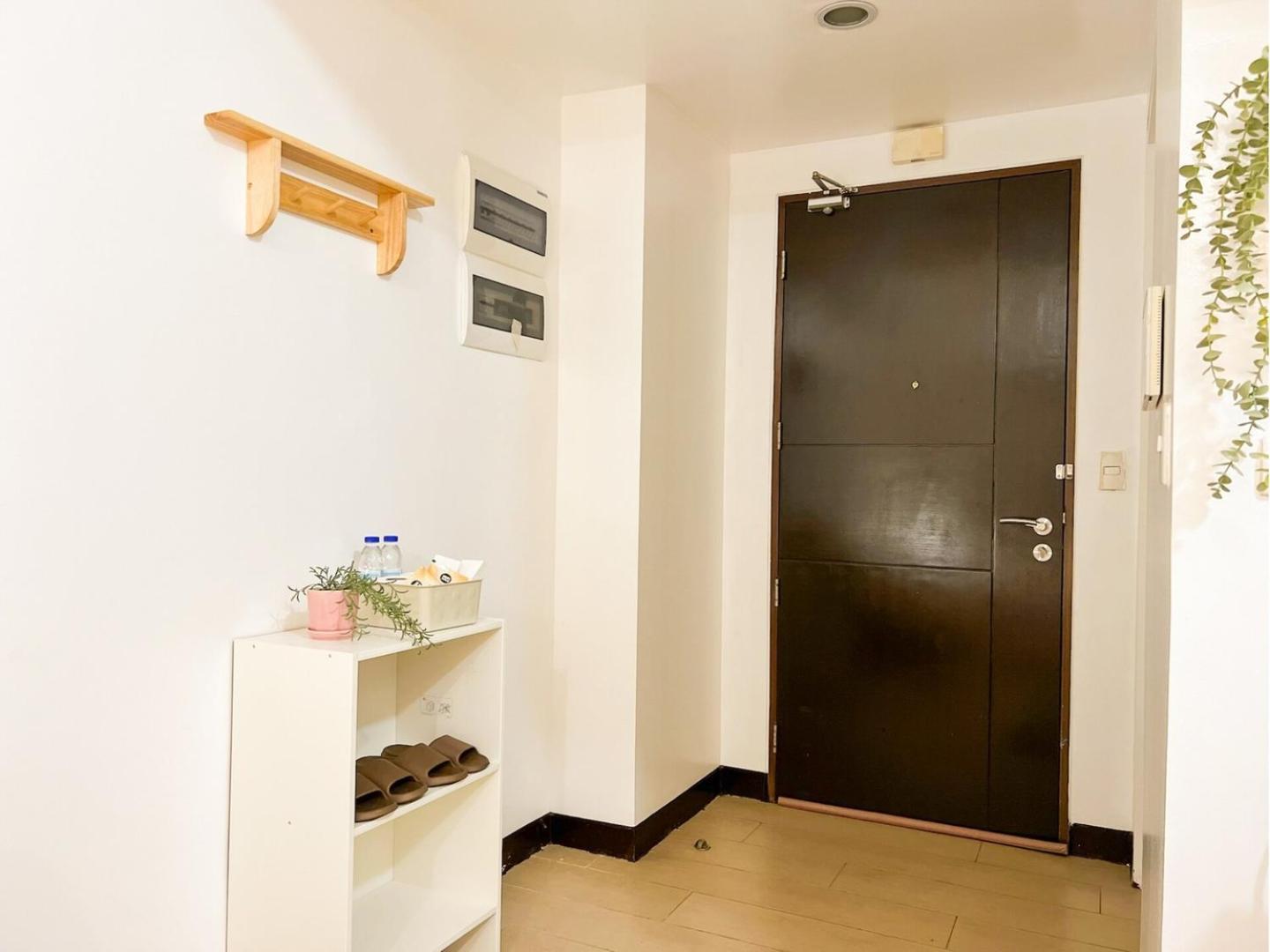 Stylish Beside Venice Mall Bgc #vlrtc27c_2 * Manila