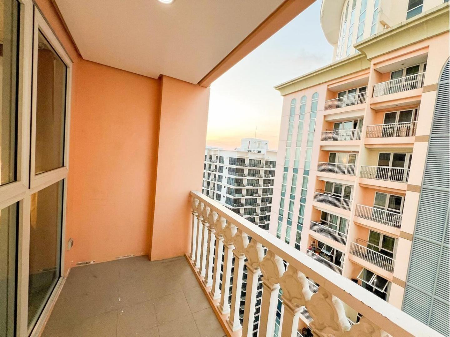 Holiday home Stylish Beside Venice Mall Bgc #vlrtc27c_2