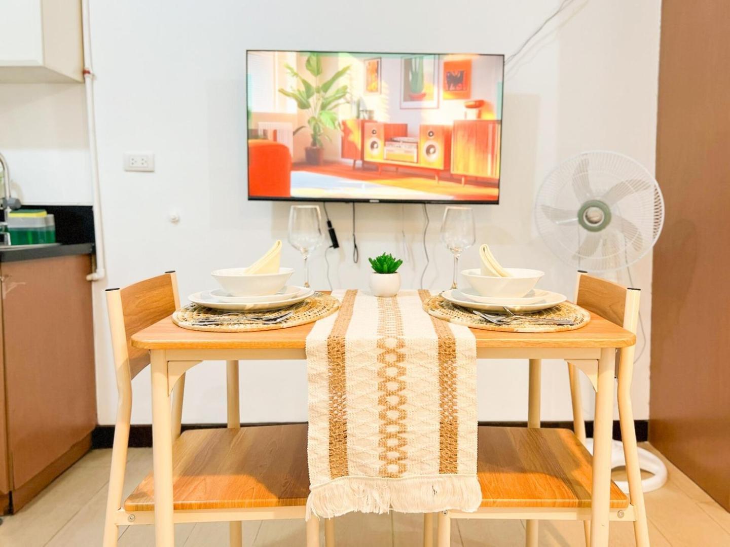 Stylish Beside Venice Mall Bgc #vlrtc27c_2 Holiday home