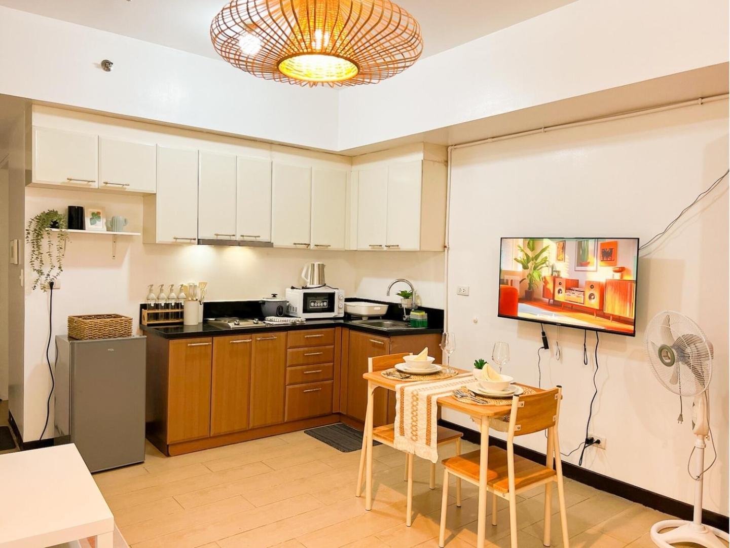 Stylish Beside Venice Mall Bgc #vlrtc27c_2 Manila