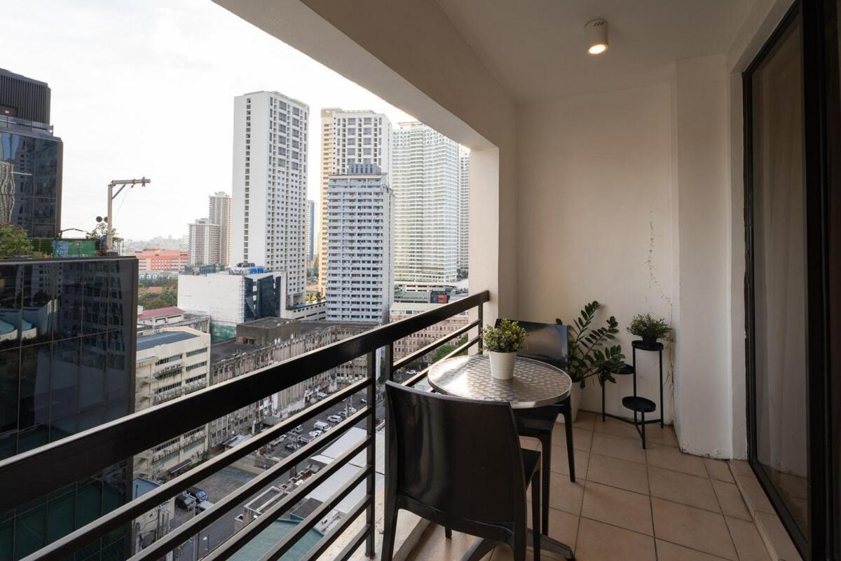 Comfy Greenbelt - Fiber Wifi & Free Pool *