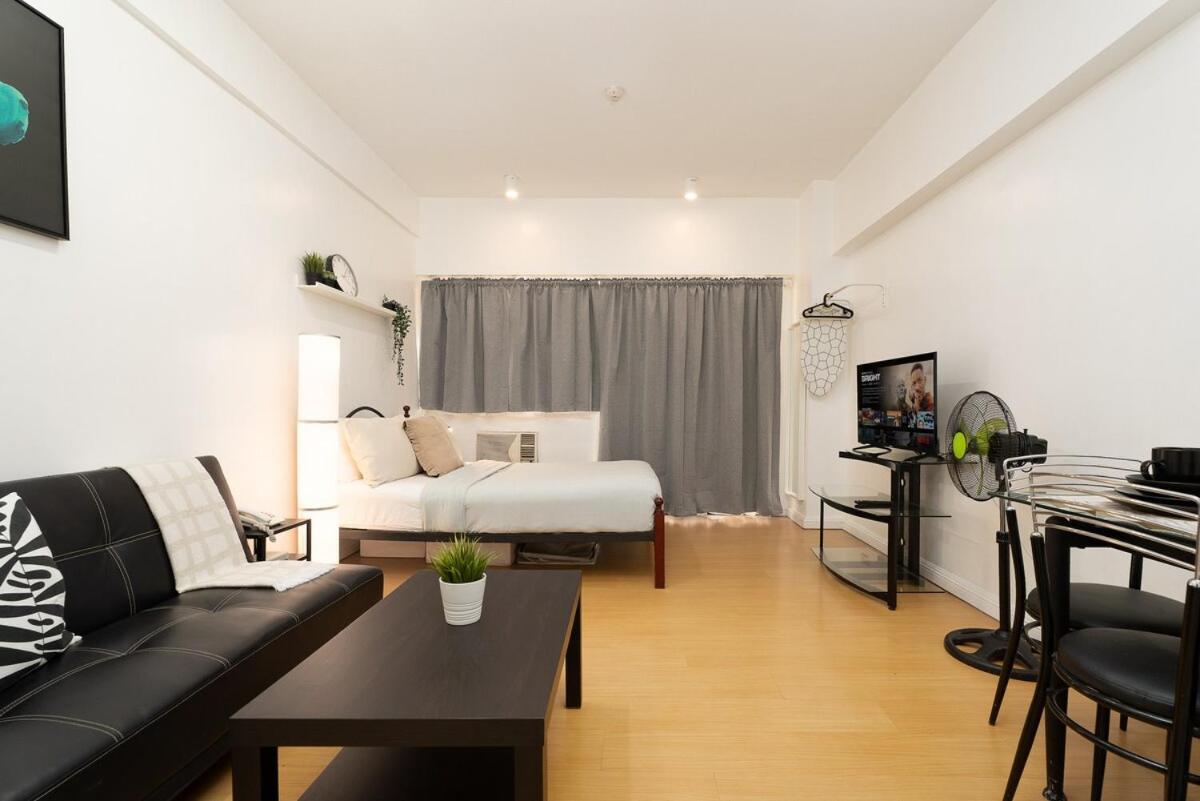 Comfy Greenbelt - Fiber Wifi & Free Pool Apartment Manila
