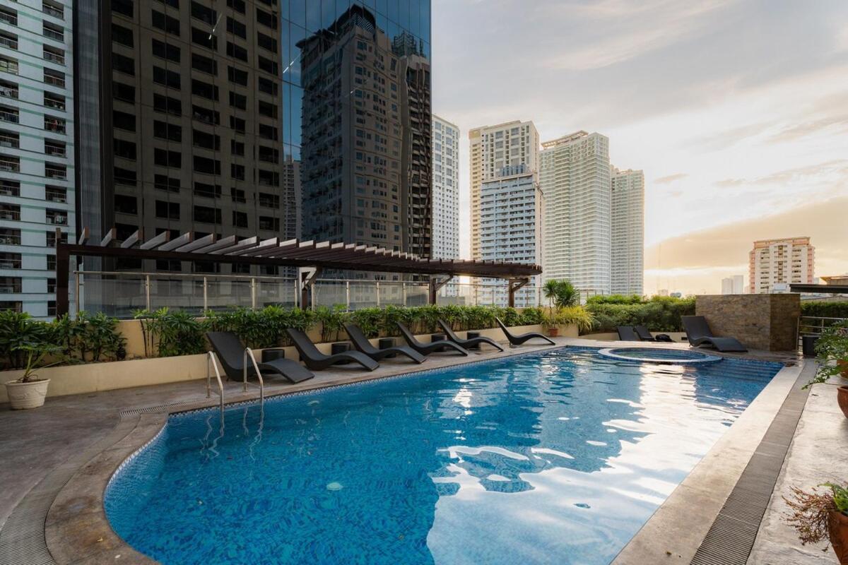 Comfy Greenbelt - Fiber Wifi & Free Pool *