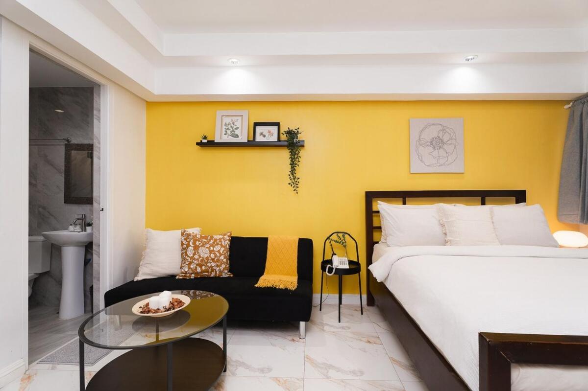 Greenbelt Makati With Balcony & Park Views Apartment *