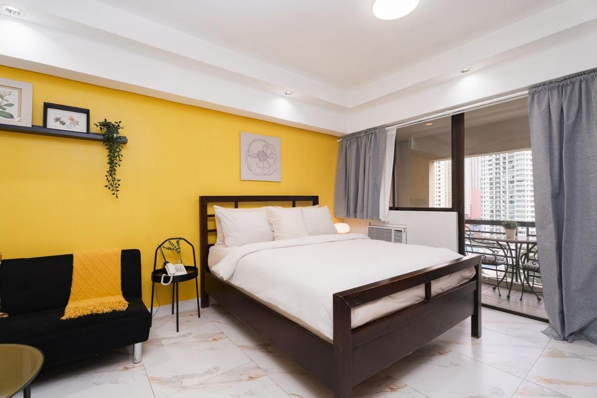 Greenbelt Makati With Balcony & Park Views Apartment *