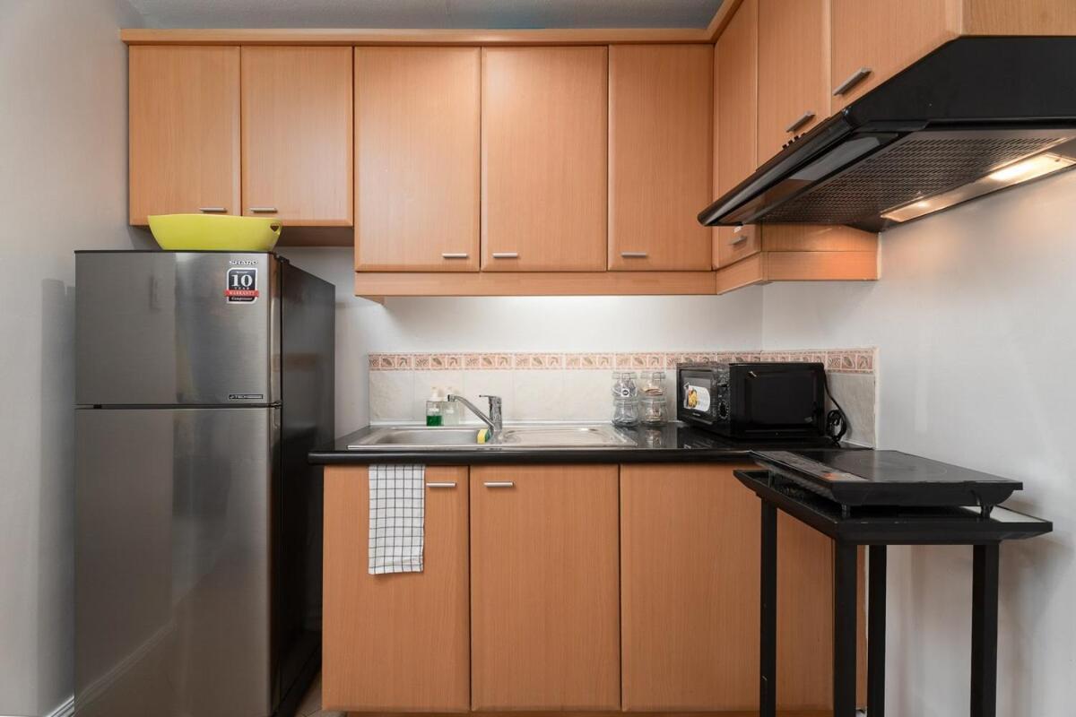 Apartment Greenbelt Makati With Balcony & Park Views