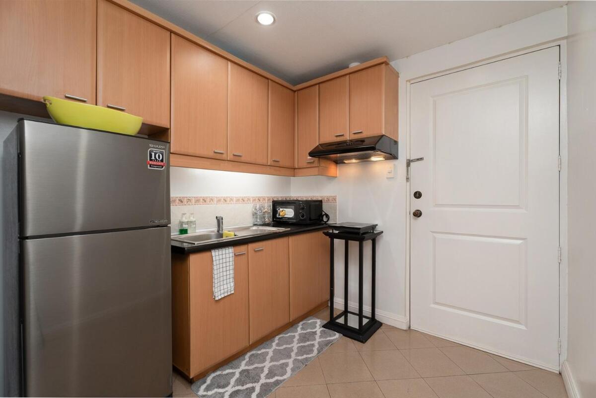 Greenbelt Makati With Balcony & Park Views Apartment Manila
