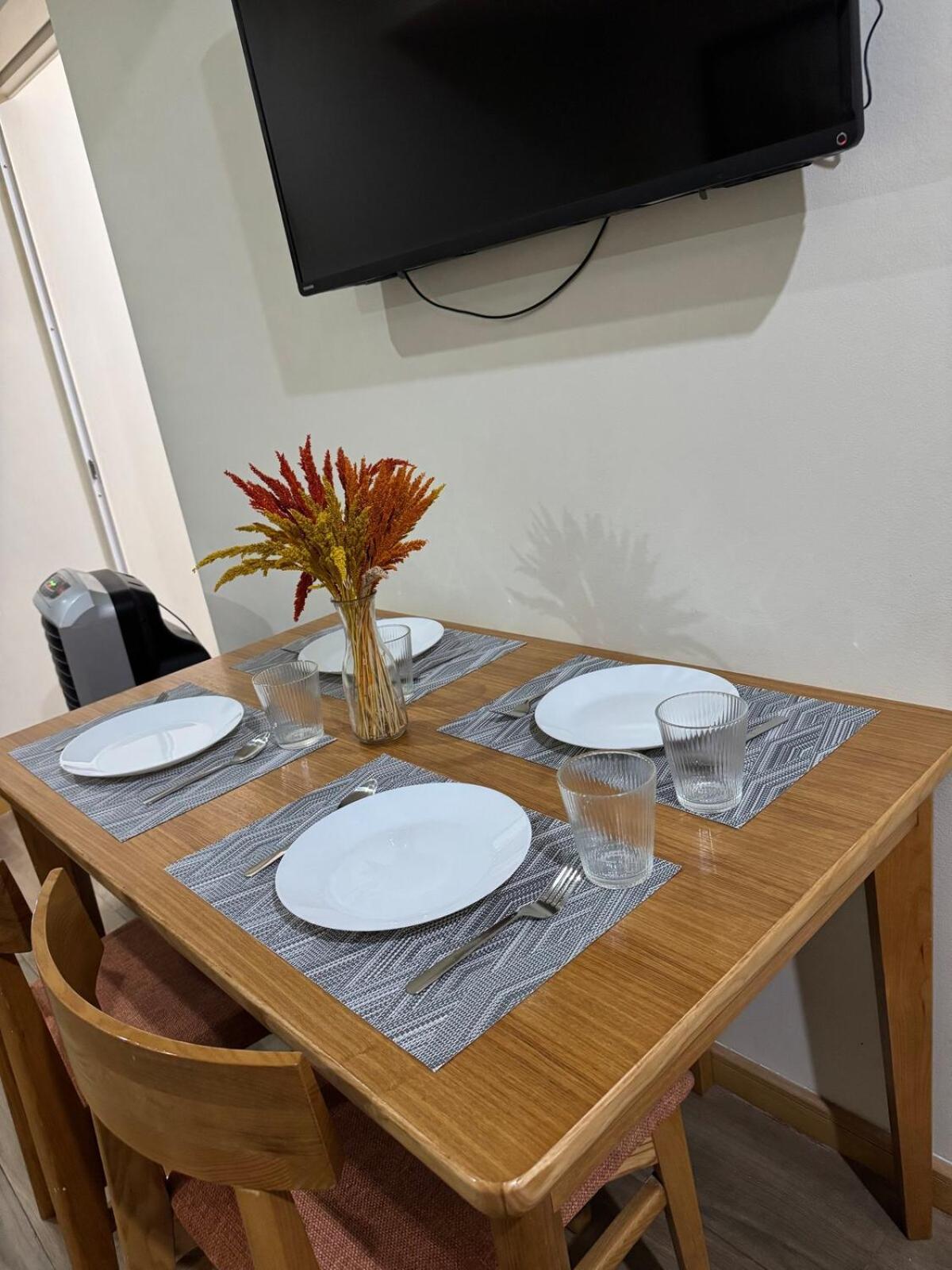 Cozy Fully Furnished 2 Bedroom Unit *