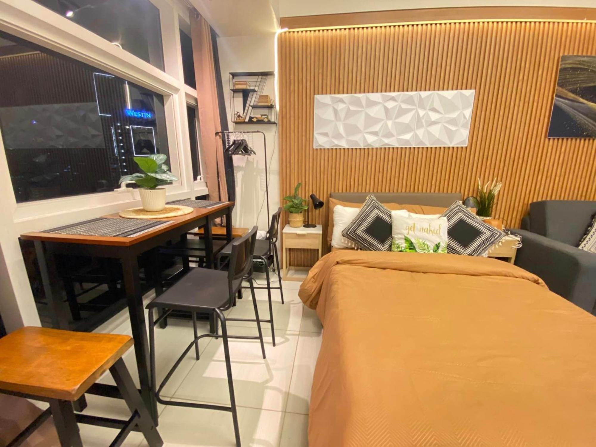 Twin Oaks Near Mrt Shaw, Megamall, Shangri-la Plaza Apartment *