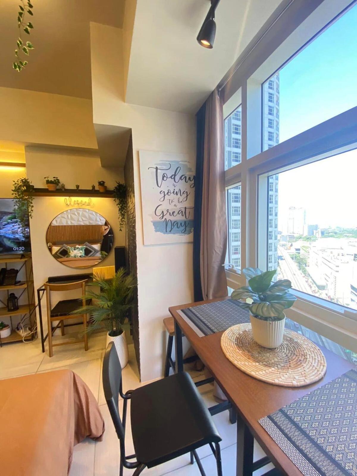 Twin Oaks Near Mrt Shaw, Megamall, Shangri-la Plaza Apartment *