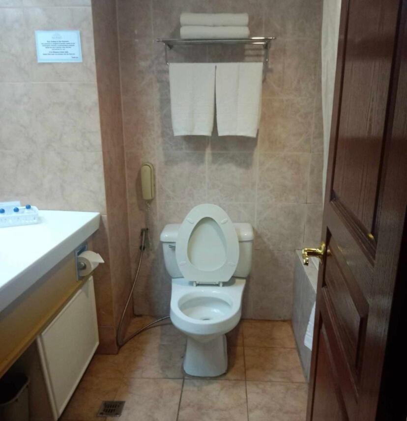 Air T1 Amazing Makati Luxury 66 Sq M 300mbps Fast