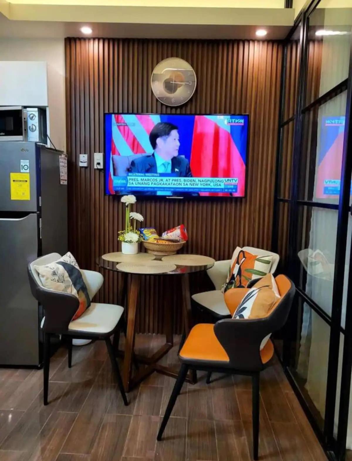 Air T1 Amazing Makati Luxury 66 Sq M 300mbps Fast Apartment Manila
