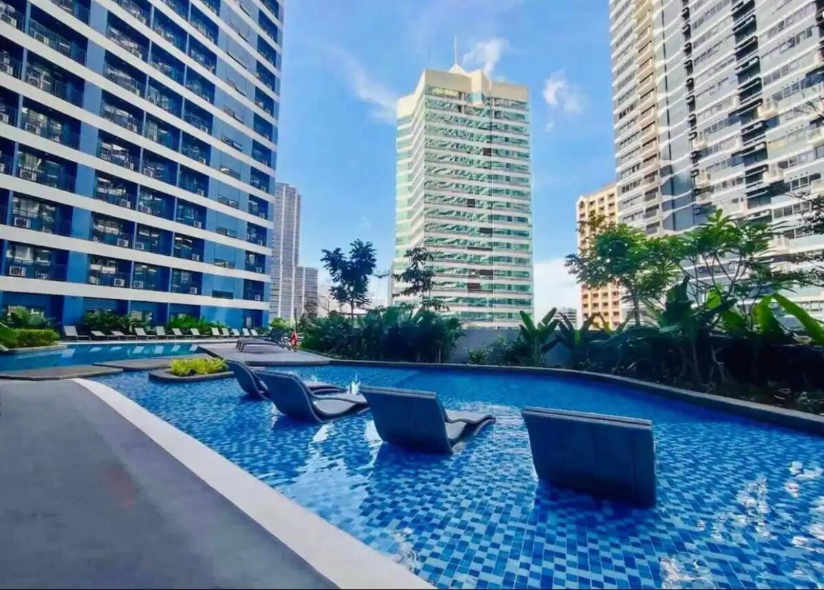 Air T1 Amazing Makati Luxury 66 Sq M 300mbps Fast Apartment *