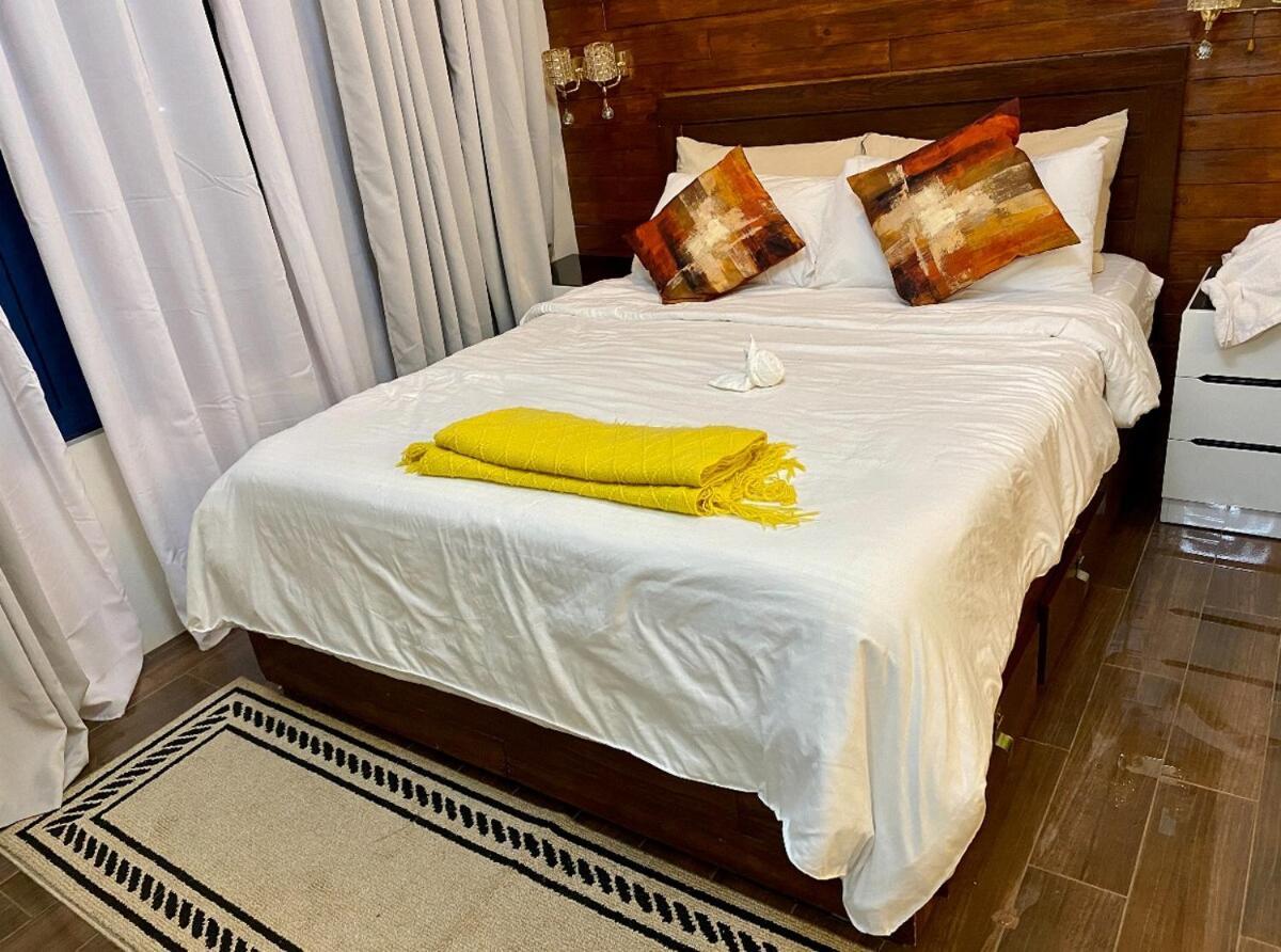 Air T1 Amazing Makati Luxury 66 Sq M 300mbps Fast Manila