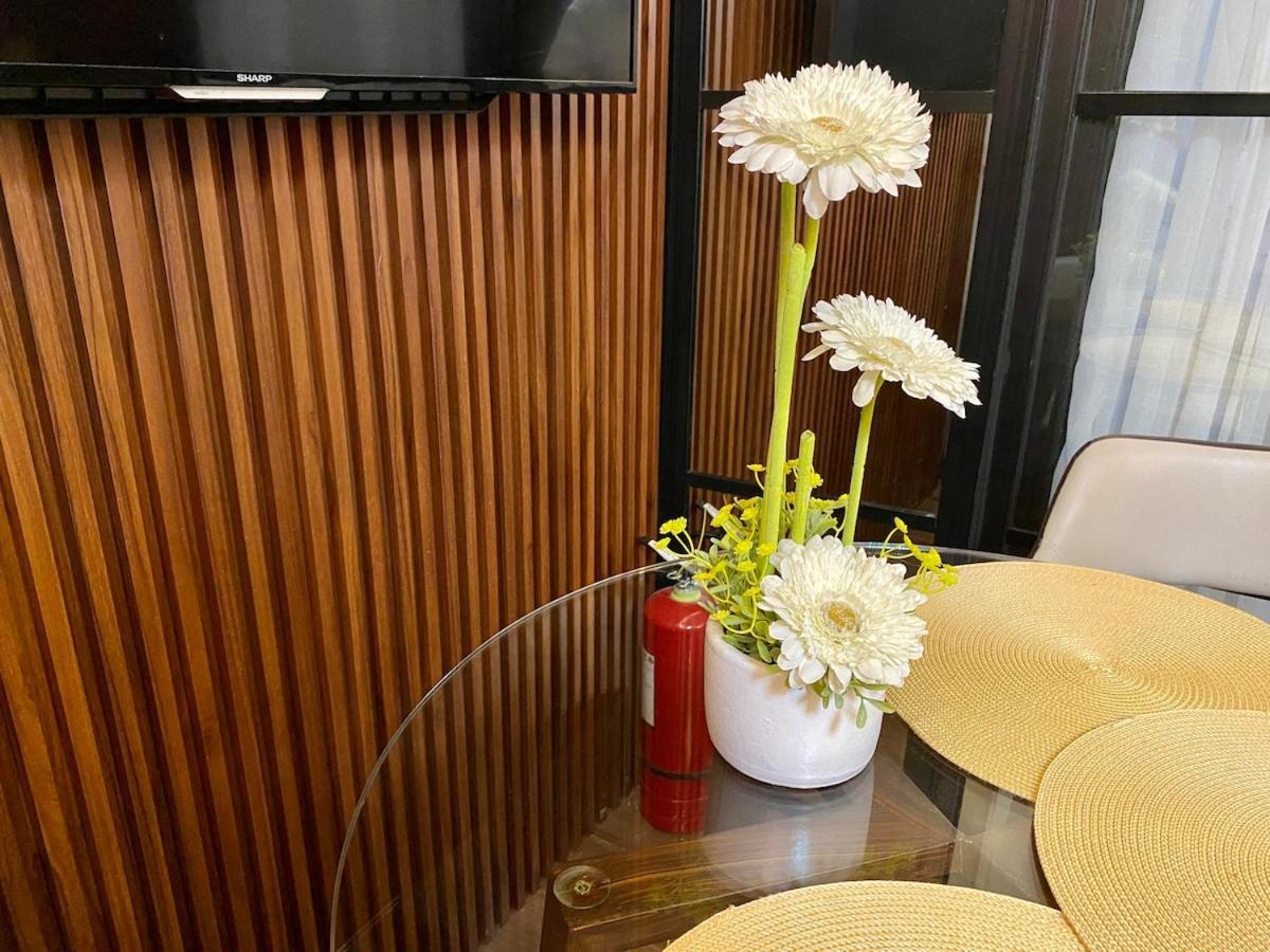 Air T1 Amazing Makati Luxury 66 Sq M 300mbps Fast Apartment Manila