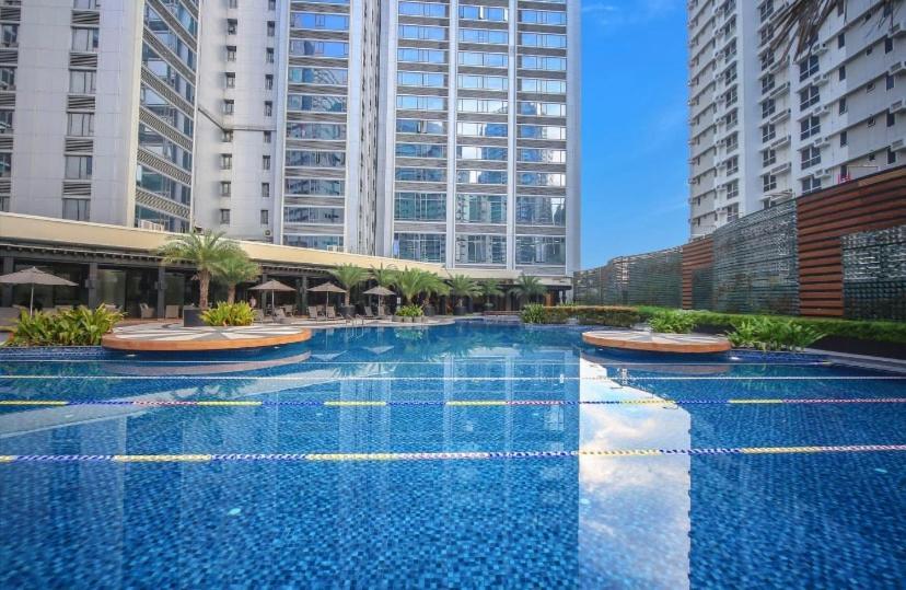 Air T1 Amazing Makati Luxury 66 Sq M 300mbps Fast * Manila