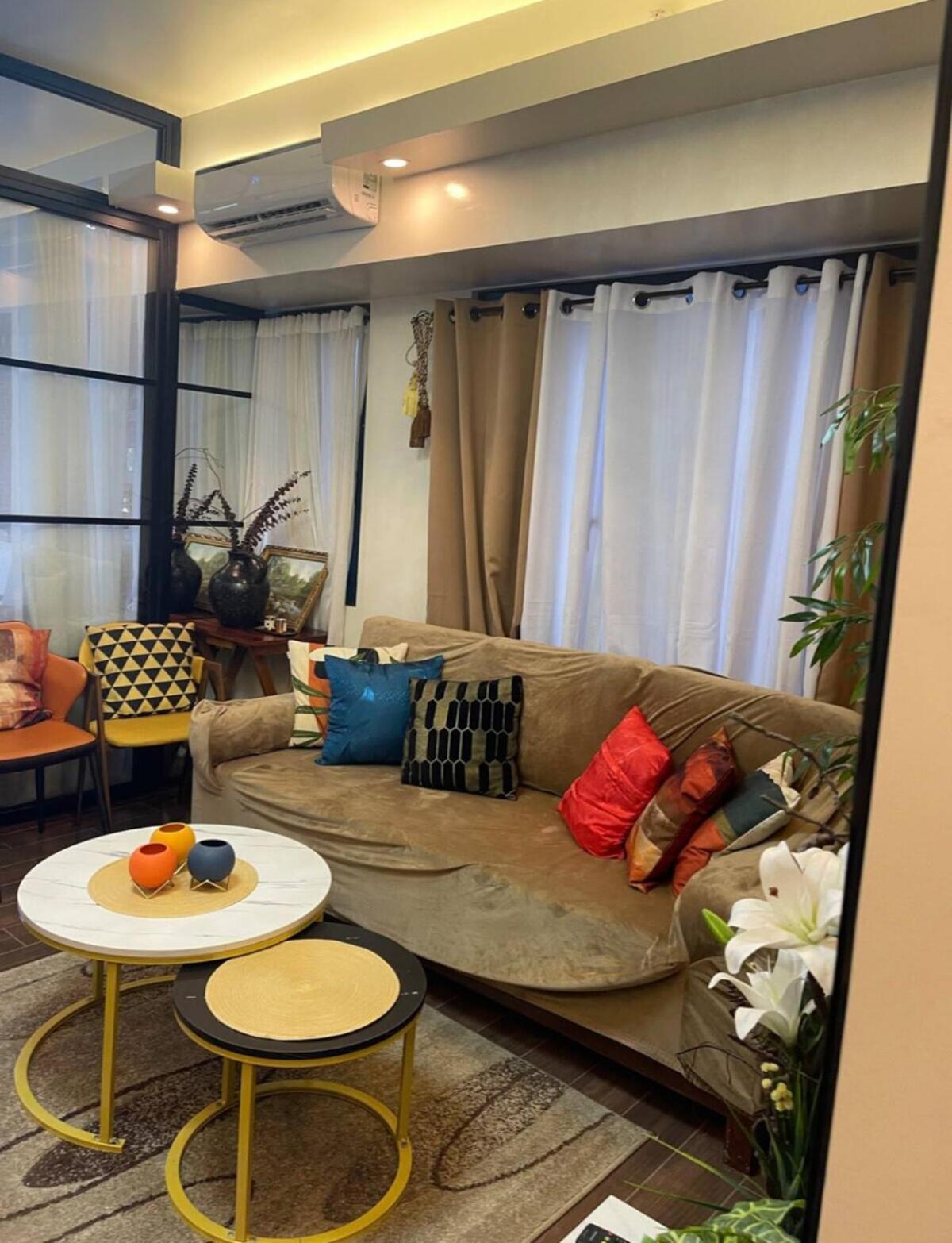 Air T1 Amazing Makati Luxury 66 Sq M 300mbps Fast