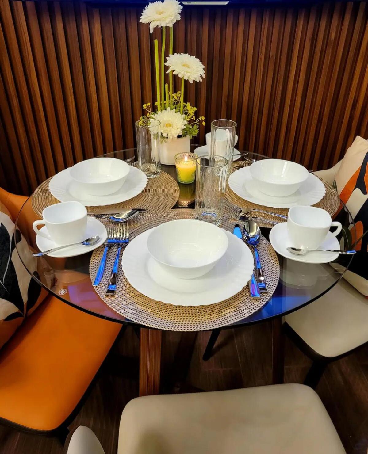 Air T1 Amazing Makati Luxury 66 Sq M 300mbps Fast