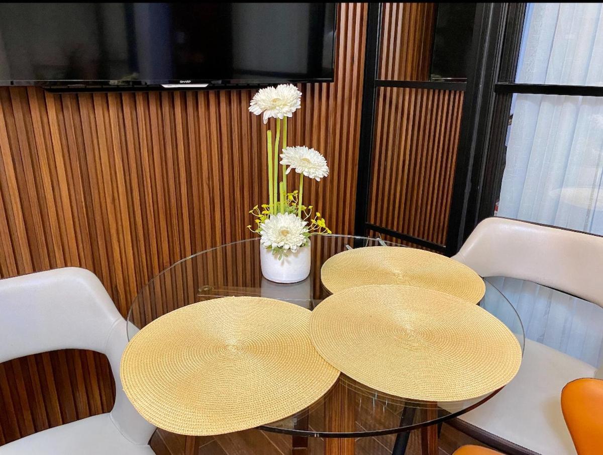 Air T1 Amazing Makati Luxury 66 Sq M 300mbps Fast *